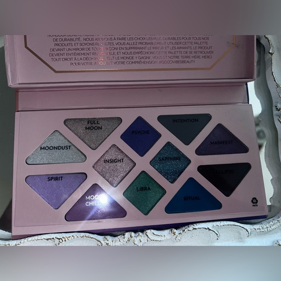 ĀTHR MoonLight Crystal Eyeshadow Palette💜 - Picture 5 of 12